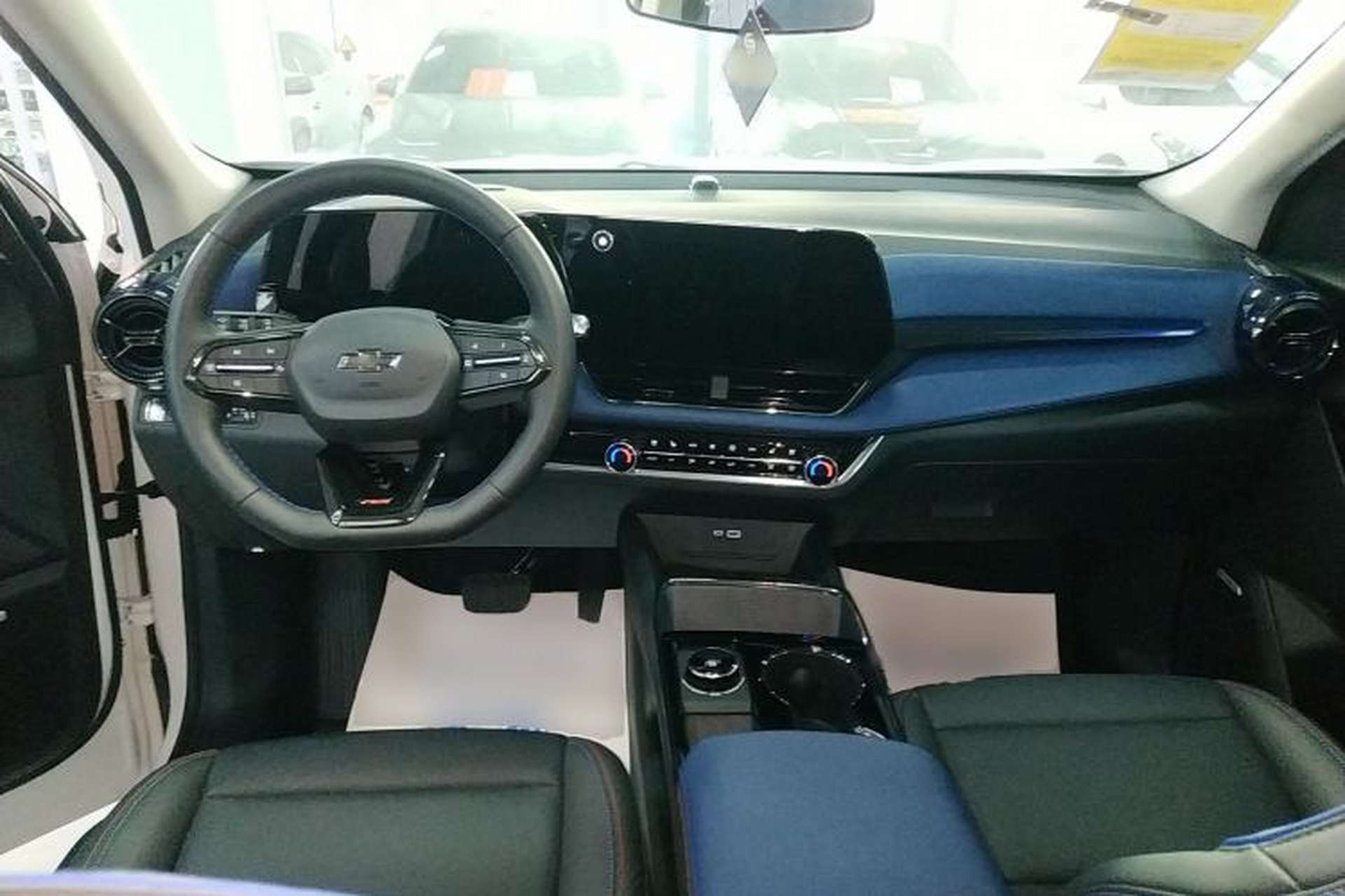 Used Chevrolet Equinox Plus 2024 102km RS Ultimate Edition Center Console