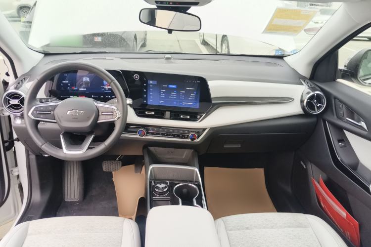 Used Chevrolet Equinox Plus 2024 155km ACTIV Ultimate Edition Center Console