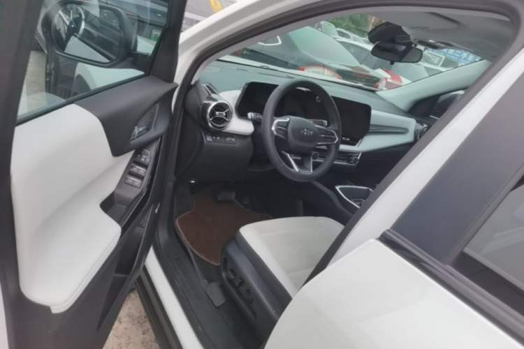 Used Chevrolet Equinox Plus 2024 155km ACTIV Ultimate Edition Driver Seat