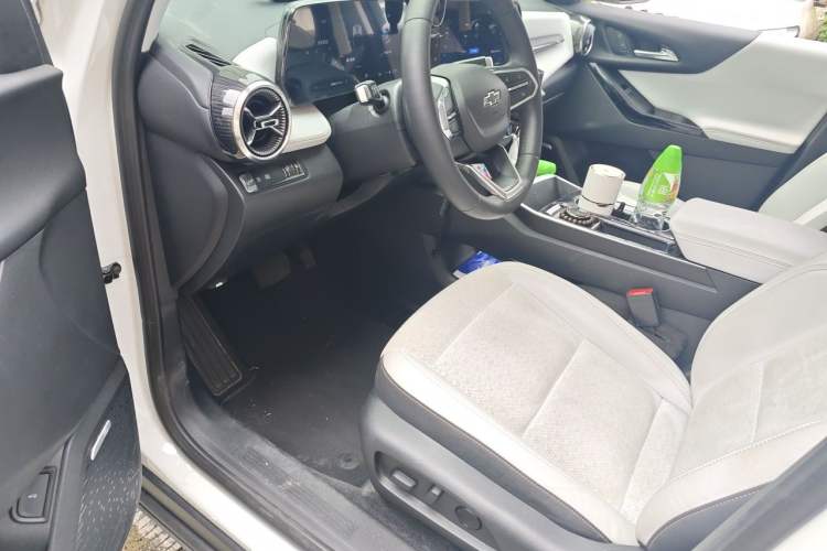 Used Chevrolet Equinox Plus 2024 102km RS Ultimate Edition Driver Seat