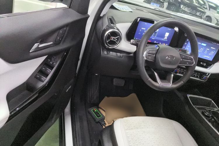 Used Chevrolet Equinox Plus 2024 155km ACTIV Ultimate Edition Driver Seat