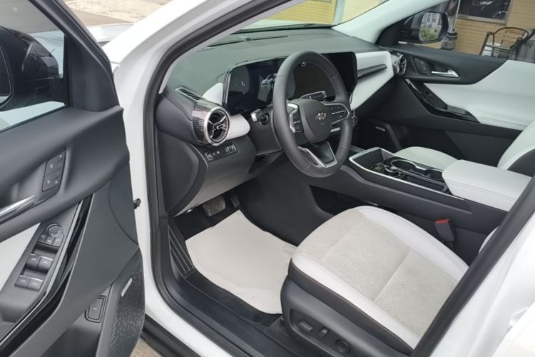 Used Chevrolet Equinox Plus 2024 102km RS Ultimate Edition Driver Seat