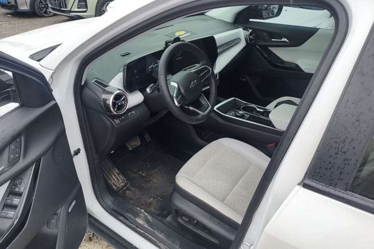 Used Chevrolet Equinox Plus 2024 102km RS Ultimate Edition Driver Seat