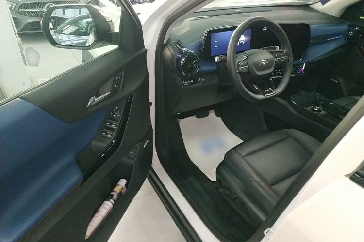 Used Chevrolet Equinox Plus 2024 102km RS Ultimate Edition Driver Seat