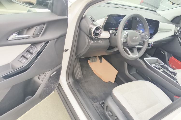 Used Chevrolet Equinox Plus 2024 155km ACTIV Ultimate Edition Driver Seat
