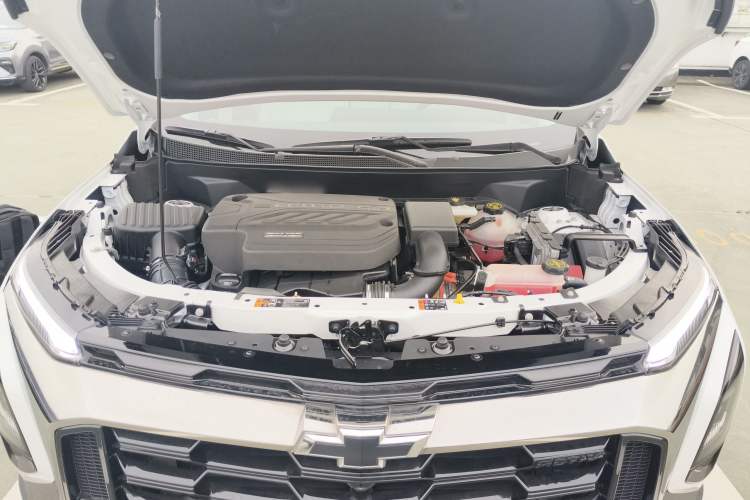 Used Chevrolet Equinox Plus 2024 155km ACTIV Ultimate Edition Engine Bay