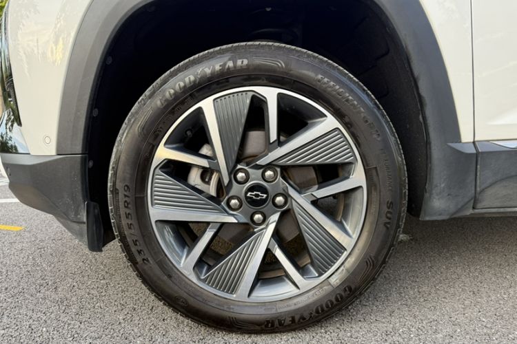 Used Chevrolet Equinox Plus 2024 102km RS Ultimate Edition Exterior 2