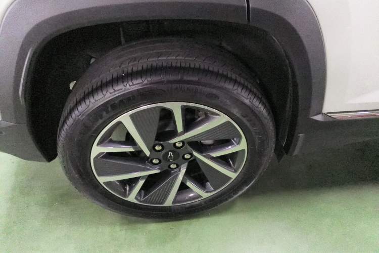Used Chevrolet Equinox Plus 2024 155km ACTIV Ultimate Edition Exterior 4