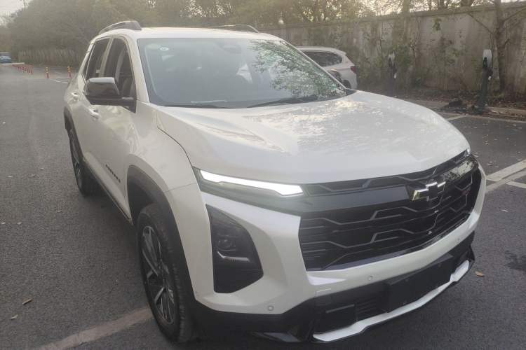 Used Chevrolet Equinox Plus 2024 102km RS Ultimate Edition Front Right 45 Deg