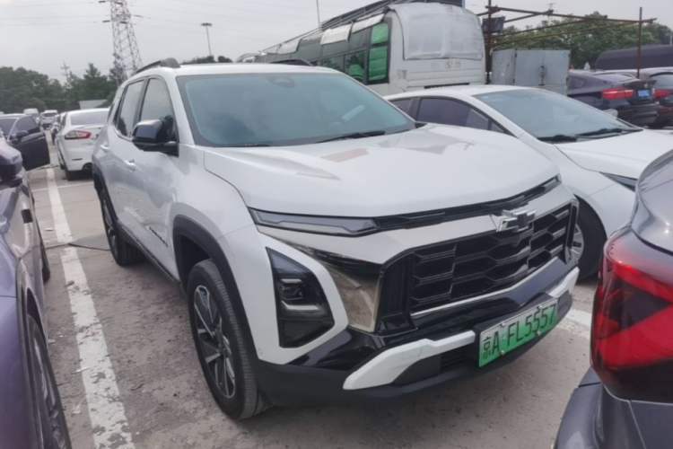 Used Chevrolet Equinox Plus 2024 155km ACTIV Ultimate Edition Front Right 45 Deg