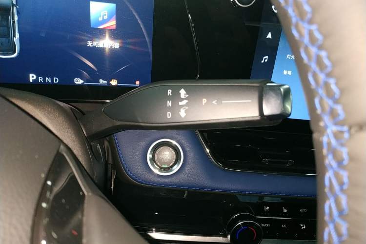 Used Chevrolet Equinox Plus 2024 102km RS Ultimate Edition Gear Lever