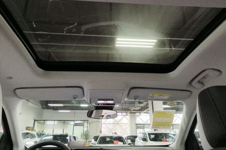 Used Chevrolet Equinox Plus 2024 155km ACTIV Ultimate Edition Headliner