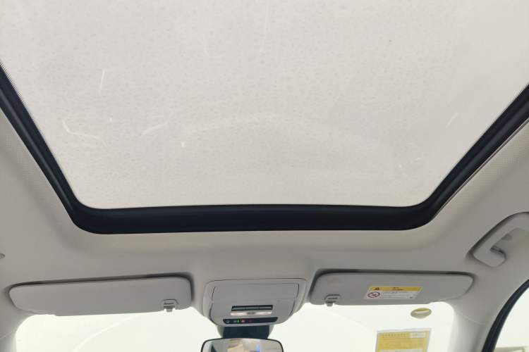 Used Chevrolet Equinox Plus 2024 155km ACTIV Ultimate Edition Headliner