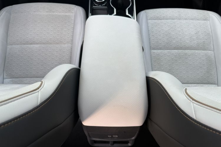 Used Chevrolet Equinox Plus 2024 102km RS Ultimate Edition Interior 1