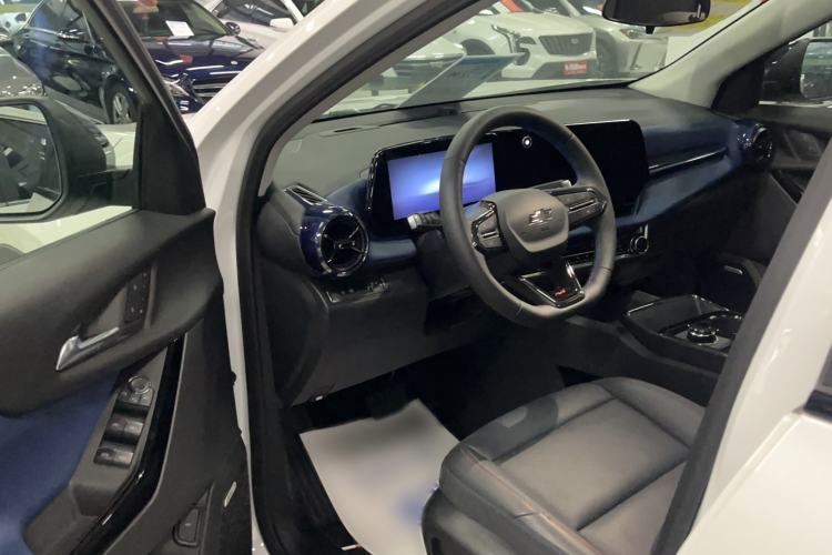 Used Chevrolet Equinox Plus 2024 102km RS Ultimate Edition Interior 2