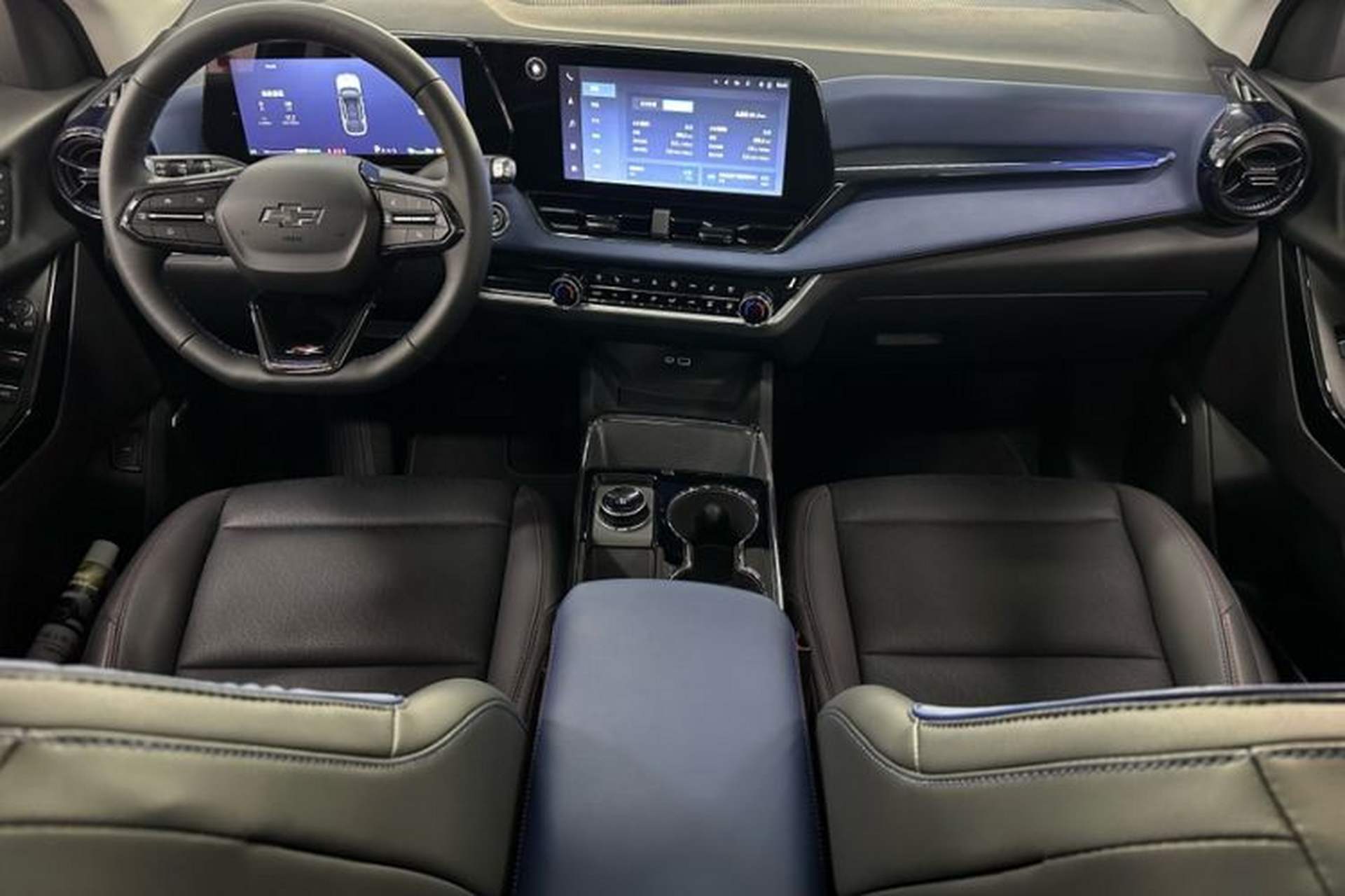 Used Chevrolet Equinox Plus 2024 102km RS Ultimate Edition Interior 3