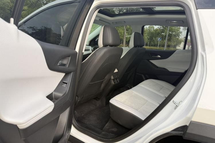 Used Chevrolet Equinox Plus 2024 102km RS Ultimate Edition Interior 3