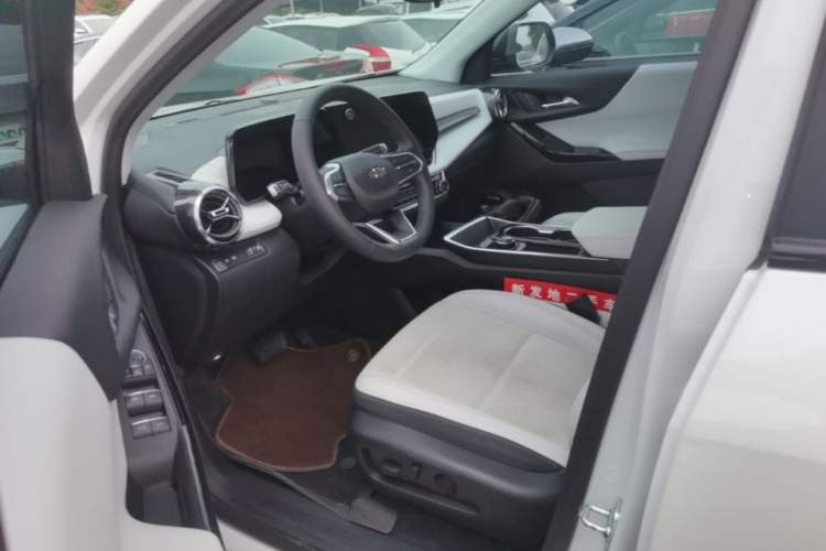 Used Chevrolet Equinox Plus 2024 155km ACTIV Ultimate Edition Left Front Seat