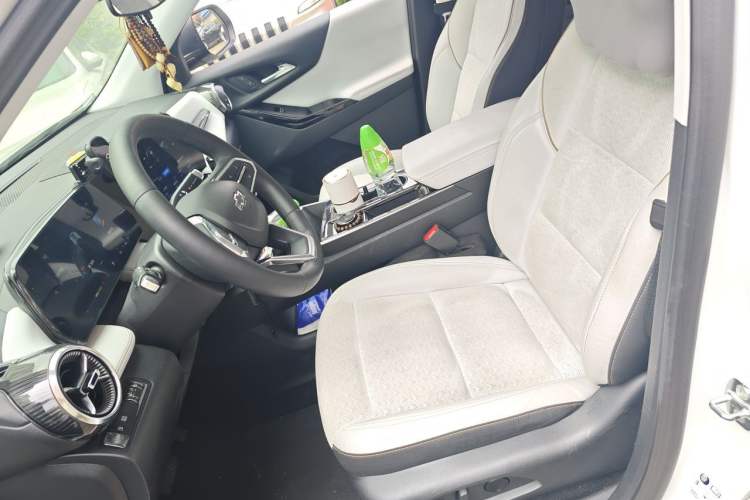 Used Chevrolet Equinox Plus 2024 102km RS Ultimate Edition Left Front Seat