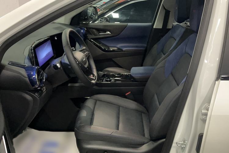 Used Chevrolet Equinox Plus 2024 102km RS Ultimate Edition Left Front Seat