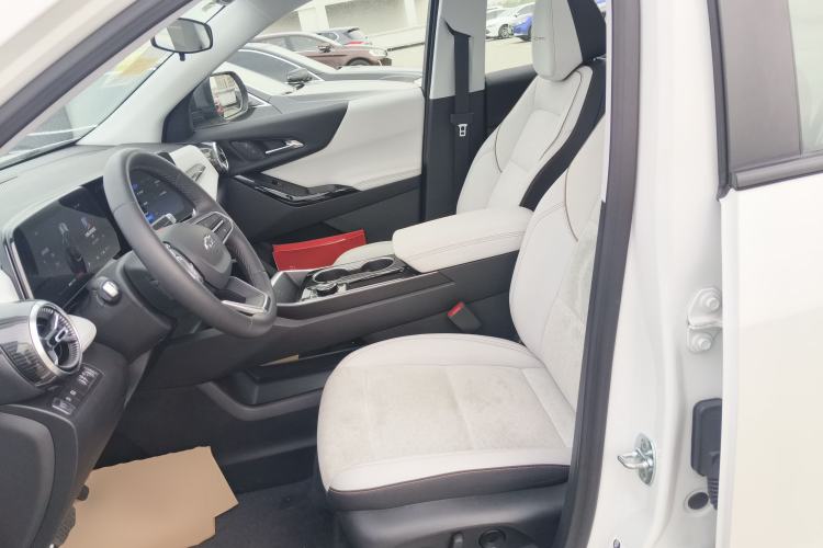 Used Chevrolet Equinox Plus 2024 155km ACTIV Ultimate Edition Left Front Seat