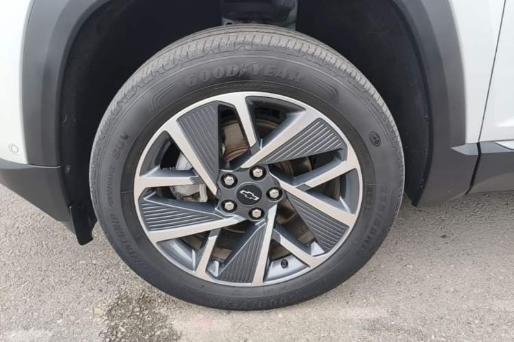 Used Chevrolet Equinox Plus 2024 102km RS Ultimate Edition Left Front Wheel Hub
