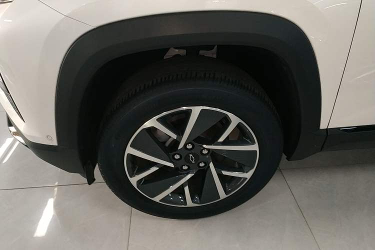 Used Chevrolet Equinox Plus 2024 102km RS Ultimate Edition Left Front Wheel Hub