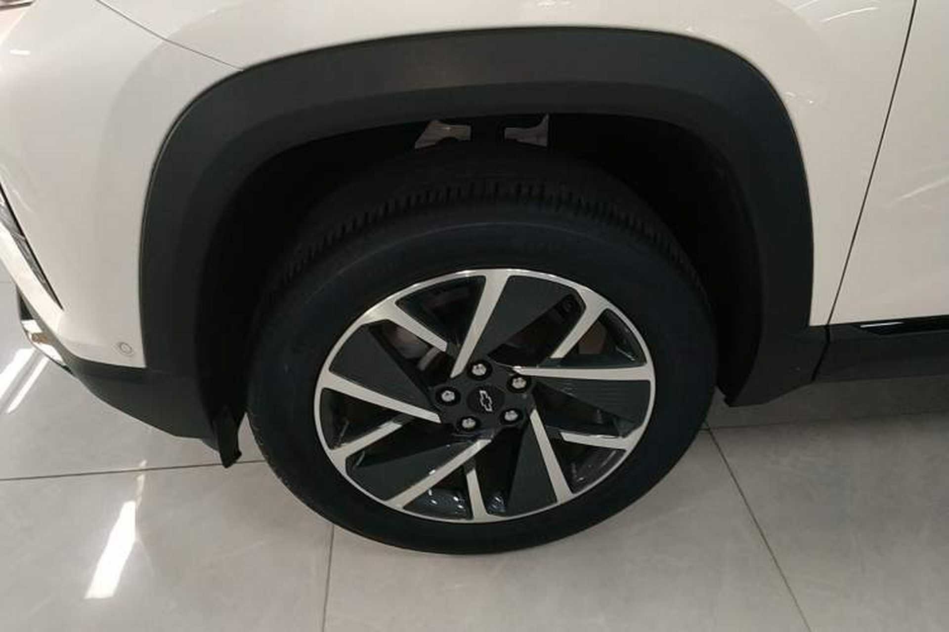 Used Chevrolet Equinox Plus 2024 102km RS Ultimate Edition Left Front Wheel Hub