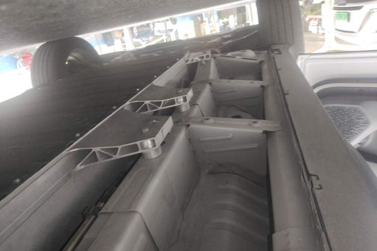 Used Chevrolet Equinox Plus 2024 102km RS Ultimate Edition Left Side Sill