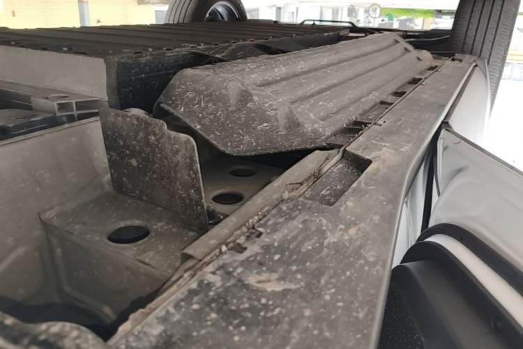 Used Chevrolet Equinox Plus 2024 102km RS Ultimate Edition Left Side Sill