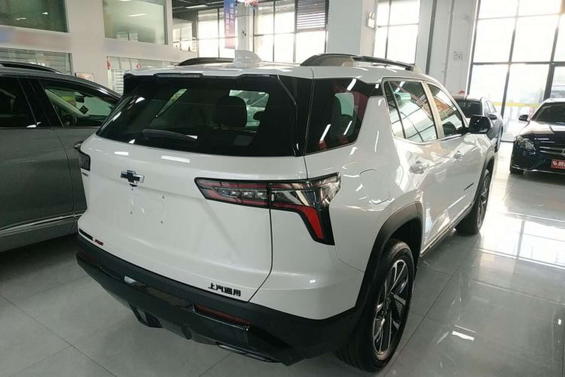 Used Chevrolet Equinox Plus 2024 102km RS Ultimate Edition Rear Right 45 Deg