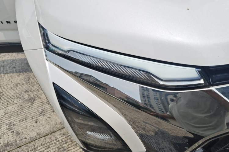 Used Chevrolet Equinox Plus 2024 102km RS Ultimate Edition Right Front Headlight