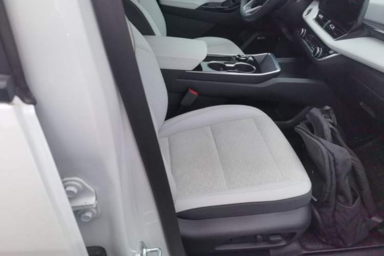 Used Chevrolet Equinox Plus 2024 155km ACTIV Ultimate Edition Right Front Seat