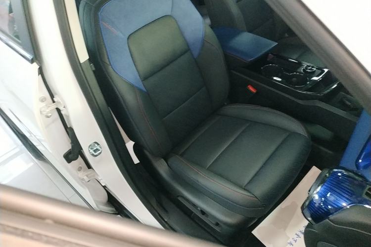 Used Chevrolet Equinox Plus 2024 102km RS Ultimate Edition Right Front Seat
