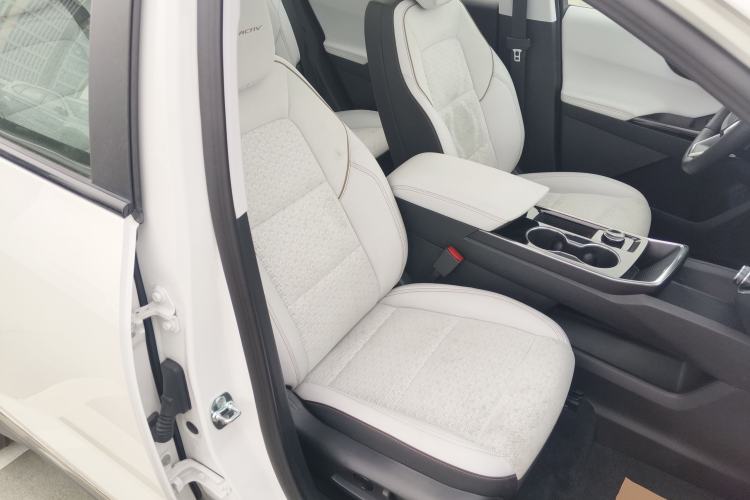 Used Chevrolet Equinox Plus 2024 155km ACTIV Ultimate Edition Right Front Seat