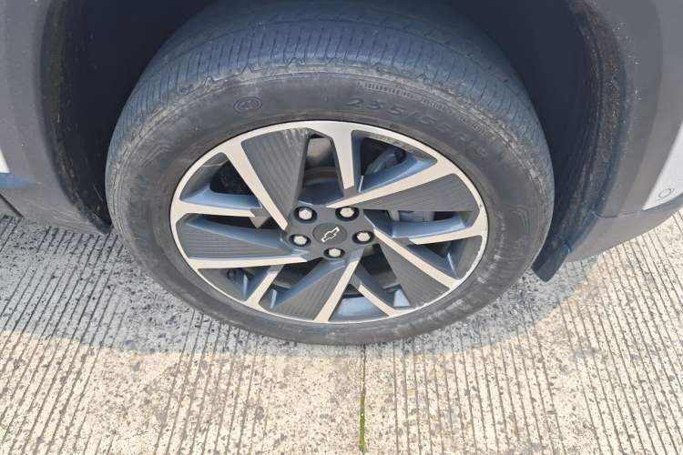 Used Chevrolet Equinox Plus 2024 102km RS Ultimate Edition Right Front Wheel Hub