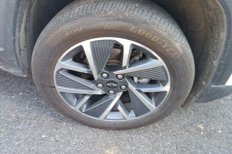 Used Chevrolet Equinox Plus 2024 102km RS Ultimate Edition Right Front Wheel Hub