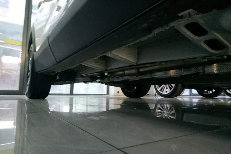 Used Chevrolet Equinox Plus 2024 102km RS Ultimate Edition Right Side Sill