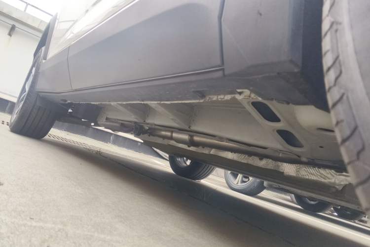 Used Chevrolet Equinox Plus 2024 155km ACTIV Ultimate Edition Right Side Sill