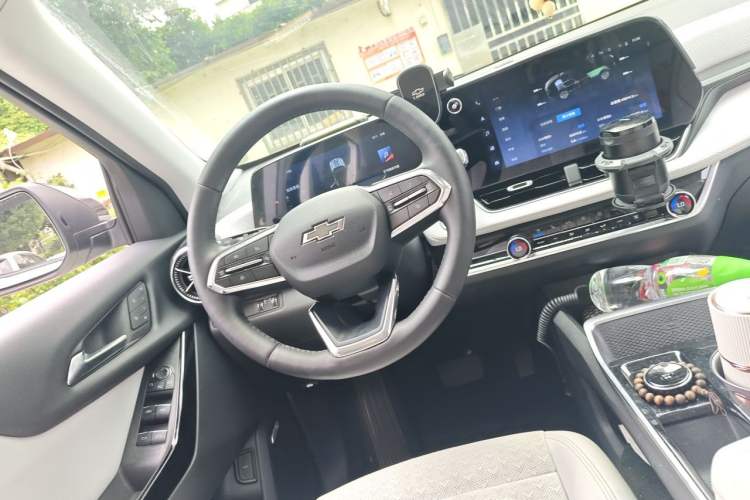 Used Chevrolet Equinox Plus 2024 102km RS Ultimate Edition Steering Wheel
