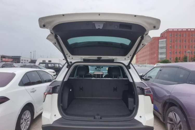 Used Chevrolet Equinox Plus 2024 155km ACTIV Ultimate Edition Trunk