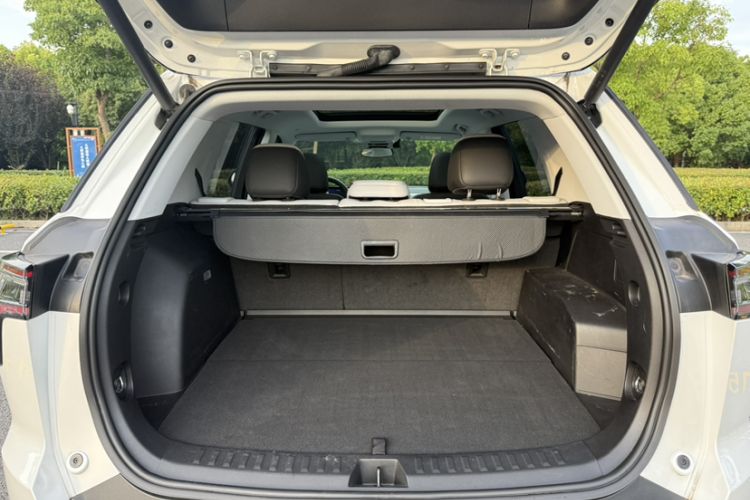Used Chevrolet Equinox Plus 2024 102km RS Ultimate Edition Trunk