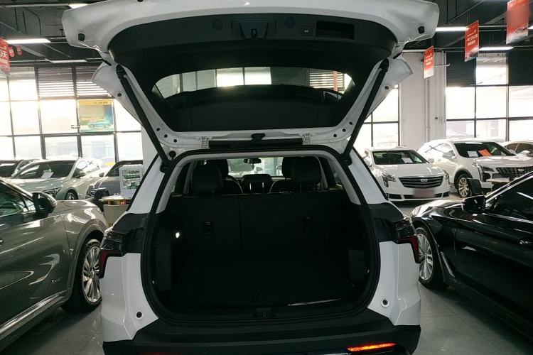 Used Chevrolet Equinox Plus 2024 102km RS Ultimate Edition Trunk