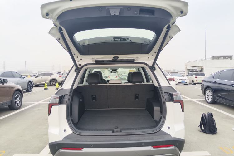 Used Chevrolet Equinox Plus 2024 155km ACTIV Ultimate Edition Trunk