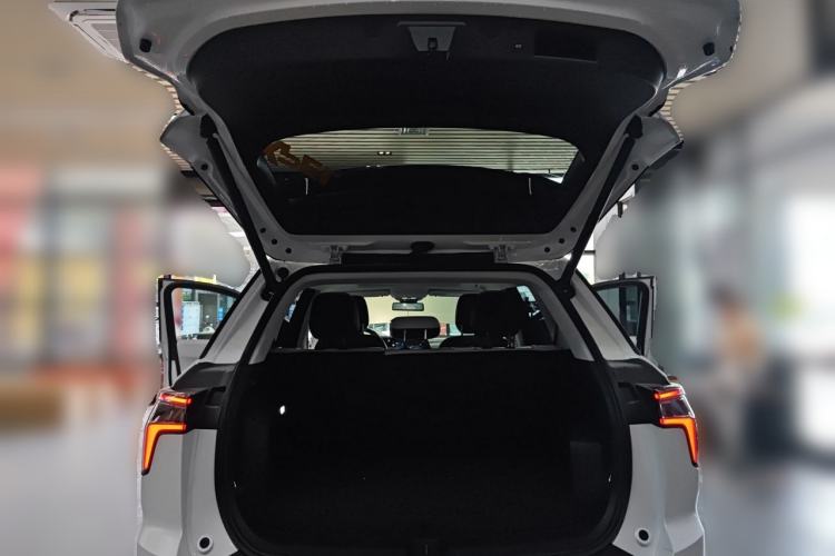 Used Chevrolet Equinox Plus 2024 155km ACTIV Ultimate Edition Trunk