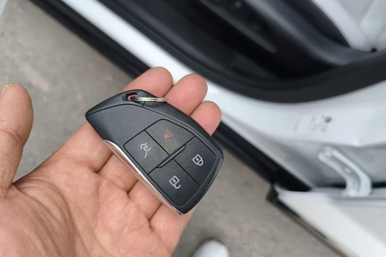 Used Chevrolet Equinox Plus 2024 102km RS Ultimate Edition Vehicle Key