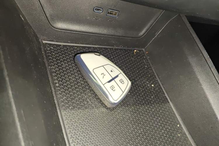 Used Chevrolet Equinox Plus 2024 155km ACTIV Ultimate Edition Vehicle Key