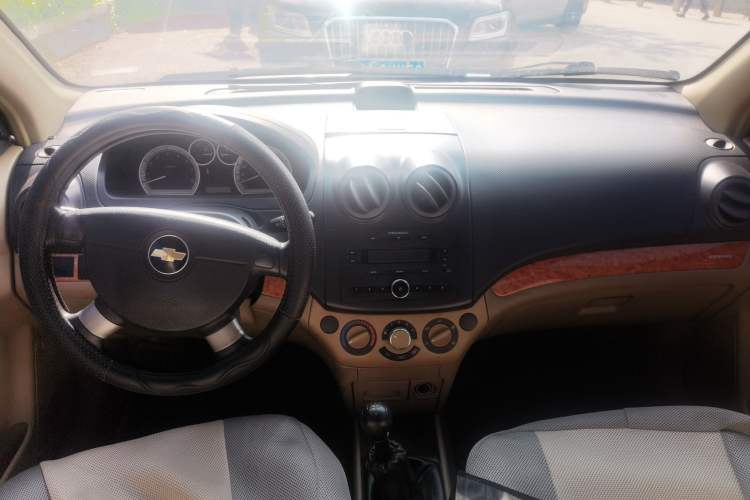 Used Chevrolet Lova 2007 1.4 SL MT Center Console