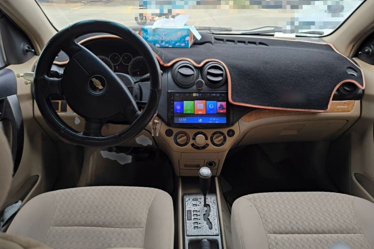 Used Chevrolet Lova 2007 1.4 SL AT Center Console