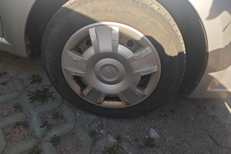 Used Chevrolet Lova 2007 1.4 SL MT Right Front Wheel Hub